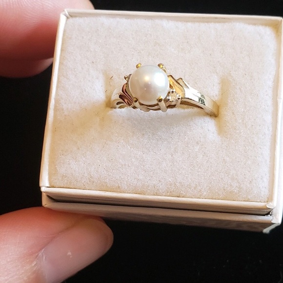 Natural Pearl and Diamond 10K gold ring size 6.25 - Picture 2 of 14